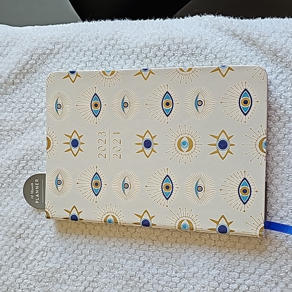 18 MONTH PLANNER - Picture 1 of 8